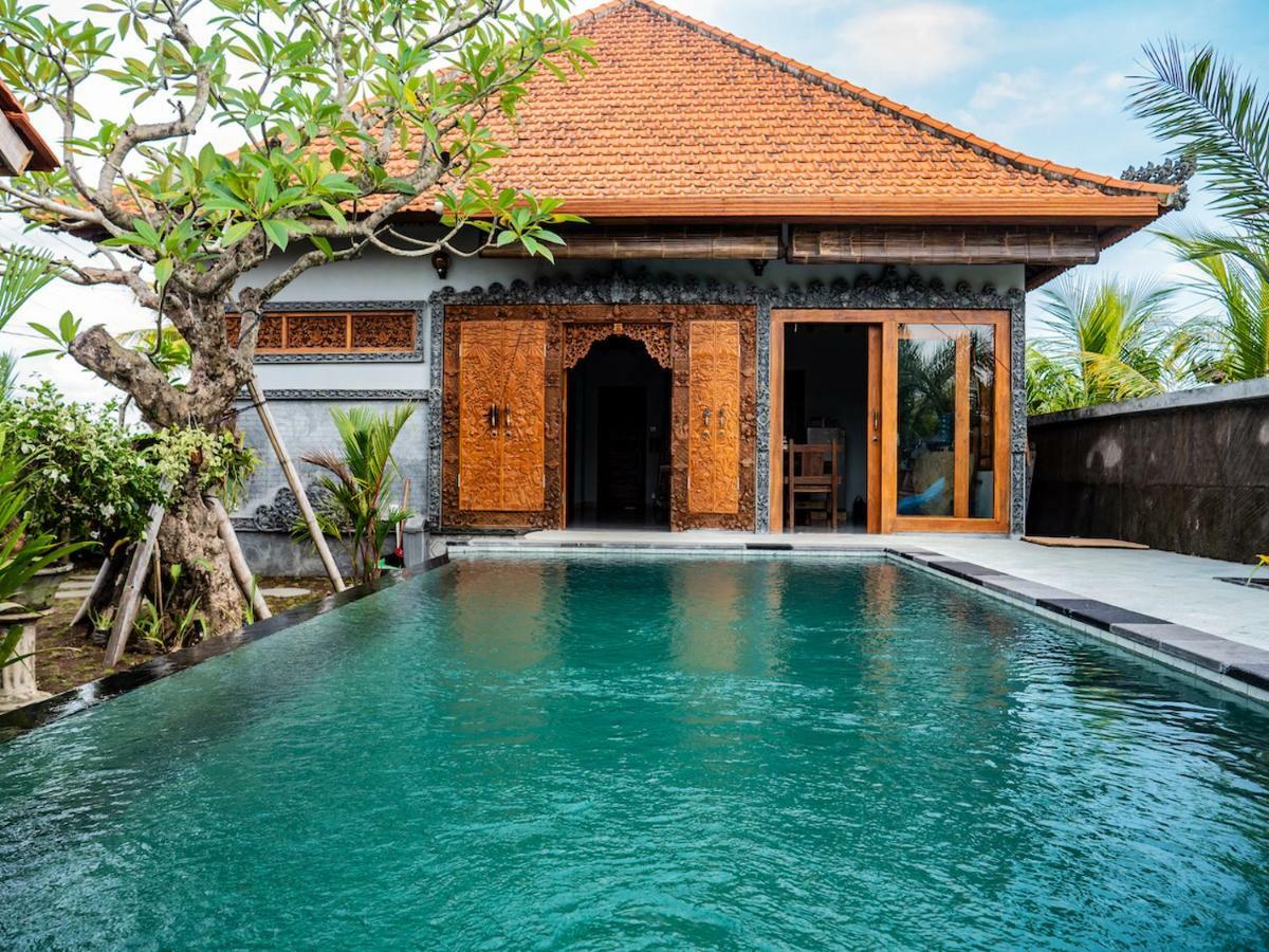 Fins Villa Medewi Airsatang Экстерьер фото